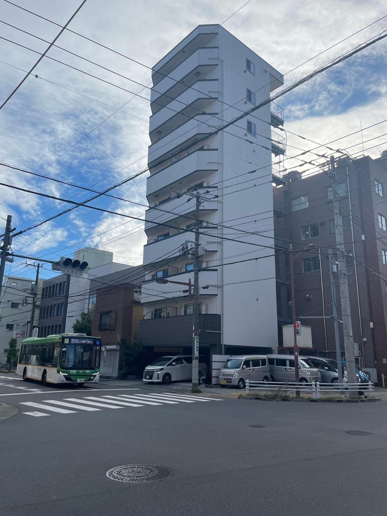 Calum Asakusa Imado Tokyoカルム浅草今戸ツインルーム新築民泊東京浅草隅田川今戸神社近くスカイツリー見えるコンビニコインランドリー近くある浅草駅まで徒歩圏内アクセス便利成田空港羽田空港銀座渋谷東京駅直通 Exterior photo